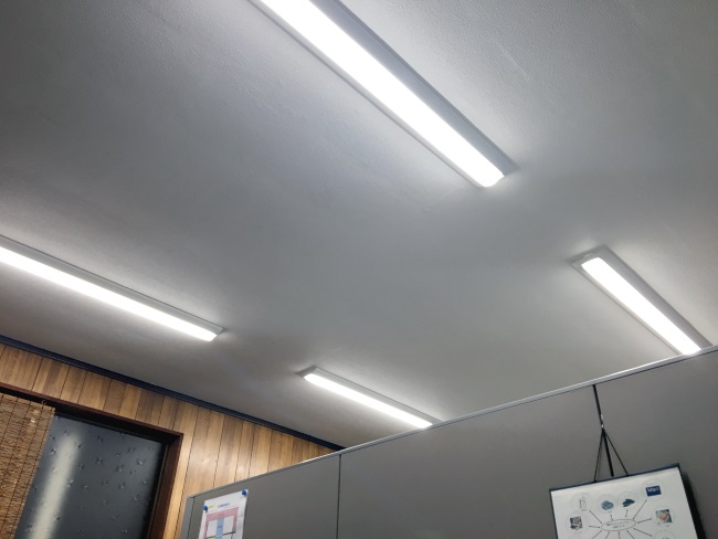 LED照明で営業所が明るくなりました